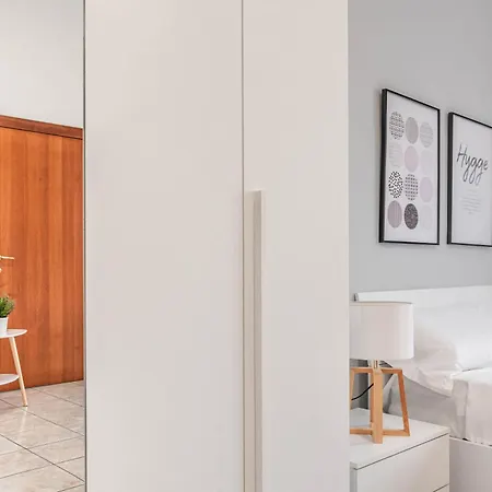 Italstay - Aspetti Shining 9 - 2 Min Tram Stop Apartment *